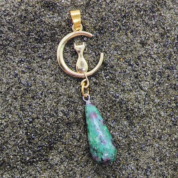 Ruby Zoisite Stone Teardrop Tibetan Gold Cat Pendant 2.5" - Picture 2 of 4